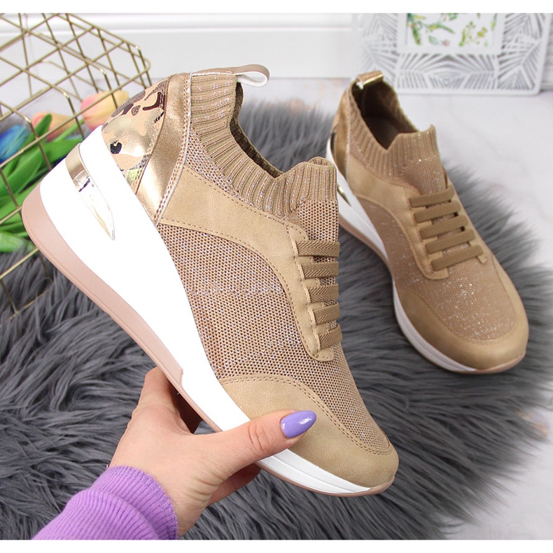 Damenschuhe mit Keilabsatz, zum Hineinschlüpfen, beige Artiker 1