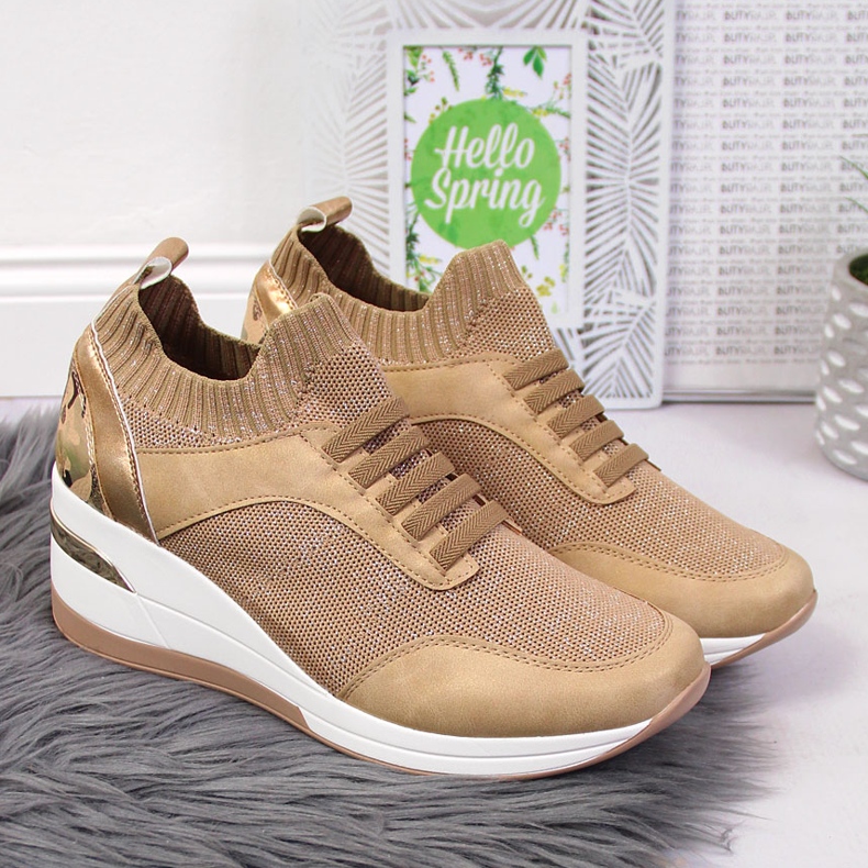 Damenschuhe mit Keilabsatz, zum Hineinschlüpfen, beige Artiker 2