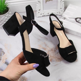 Schwarze Sandalen von Sergio Leone an der Stange 1