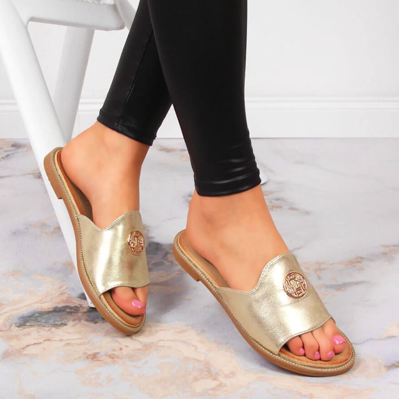 Goldene Damenpantoffeln mit Filippo-Dekoration 1