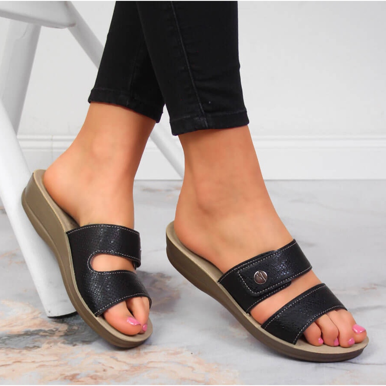 Schwarze Inblu Damenschuhe mit schwarzem Klettverschluss 1