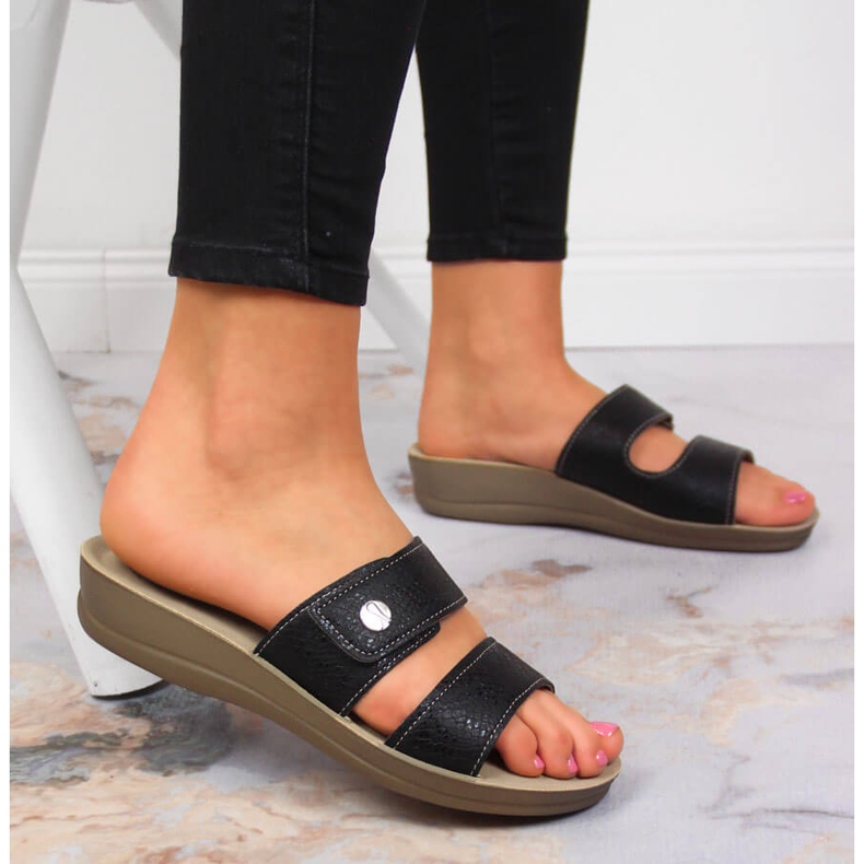 Schwarze Inblu Damenschuhe mit schwarzem Klettverschluss 2