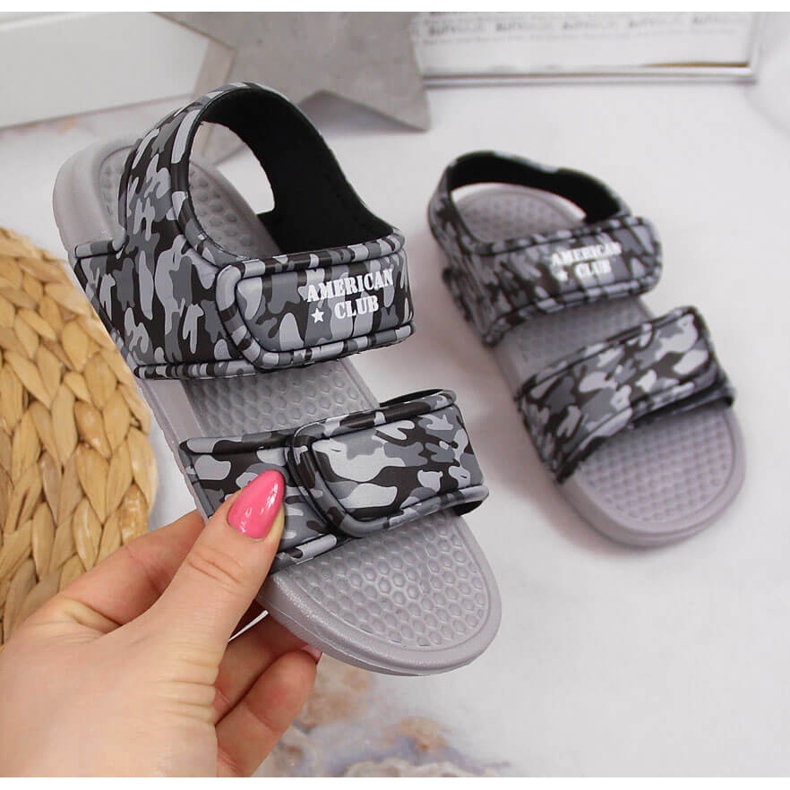 Graue Jungensandalen aus Schaumstoff mit Klettverschluss American Club 1