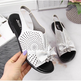 Damensandale mit silberner Jezzi-Schleife 1