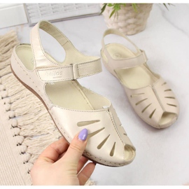 Damensandalen aus Leder auf einem goldenen Keil Helios 4009 1