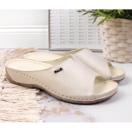 Damenlederpantoffeln auf einem goldenen Keil Helios 105 2