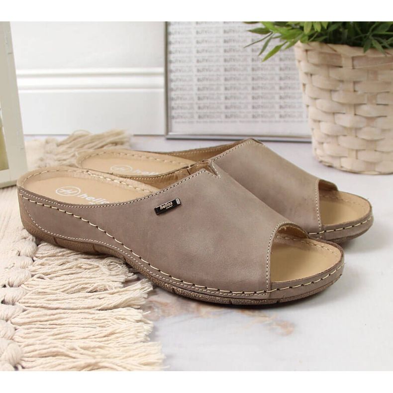 Damen-Lederpantoffeln auf einem beigen Helios 105-Keilabsatz 2