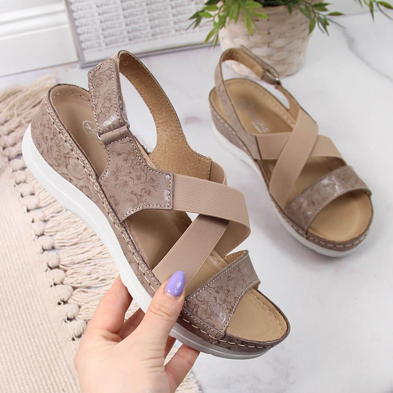 Damen-Ledersandalen mit bequemen Gummizügen Helios 100 beige 1