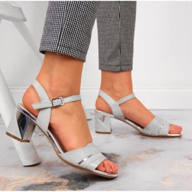 Damensandalen am silbernen Pfosten von Sergio Leone silber- 2