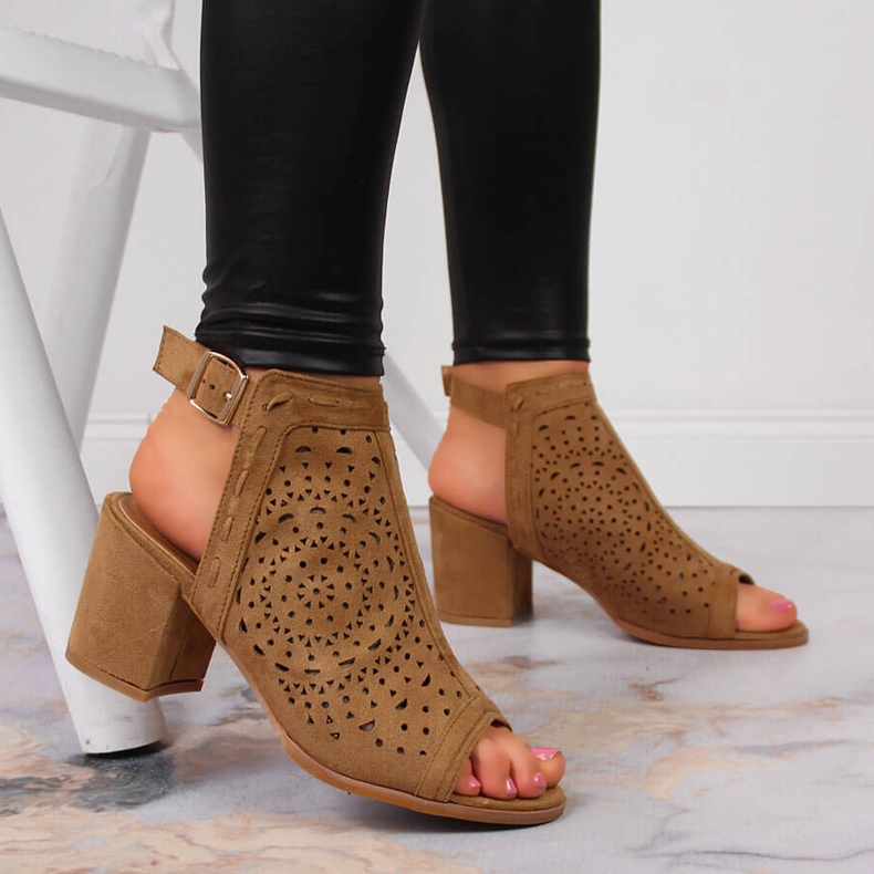 T.Sokolski Damensandalen aus durchbrochenem Kamel T. Sokolski braun 2