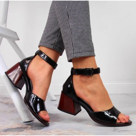 Schwarze Filippo Sandalen aus schwarzem Lackleder 1