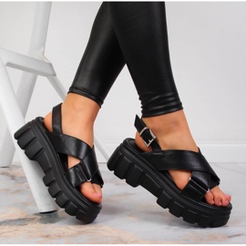 Damensandalen auf der schwarzen Jezzi-Plattform 1