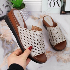 Graue Damenpantoffeln auf dem durchbrochenen Wedge Jezzi 2