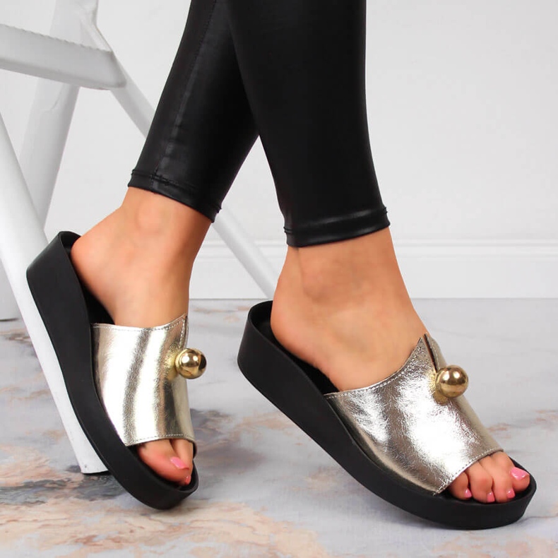 Damenlederpantoffeln mit Goldverzierung T.Sokolski golden 1