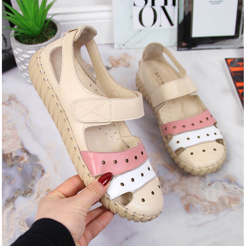 Damen-Ledersandale mit durchbrochenem Artiker beige 1