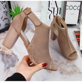 Damensandalen mit Klettverschluss beige Sabatina 1