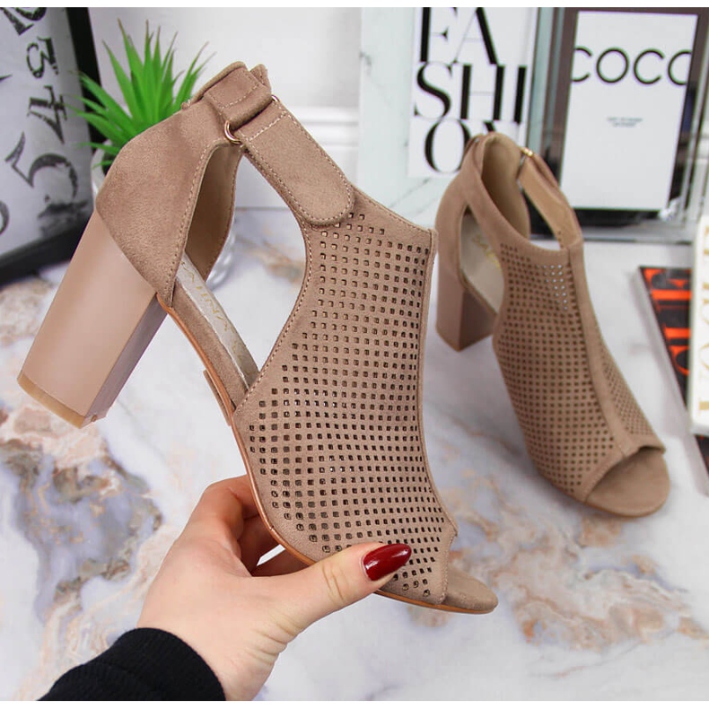 Damensandalen mit Klettverschluss beige Sabatina 1