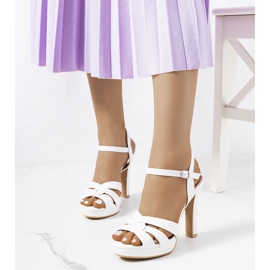 Argonweiße Sandaletten mit hohem Absatz 1