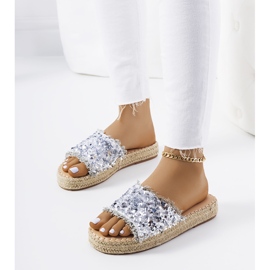 Silberne Pantoffeln auf der Susanna-Plattform silber- 1