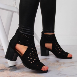 T.Sokolski Schwarze durchbrochene Damensandalen von T. Sokolski 2