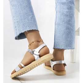 Silberglänzende Indiana-Sandalen 1
