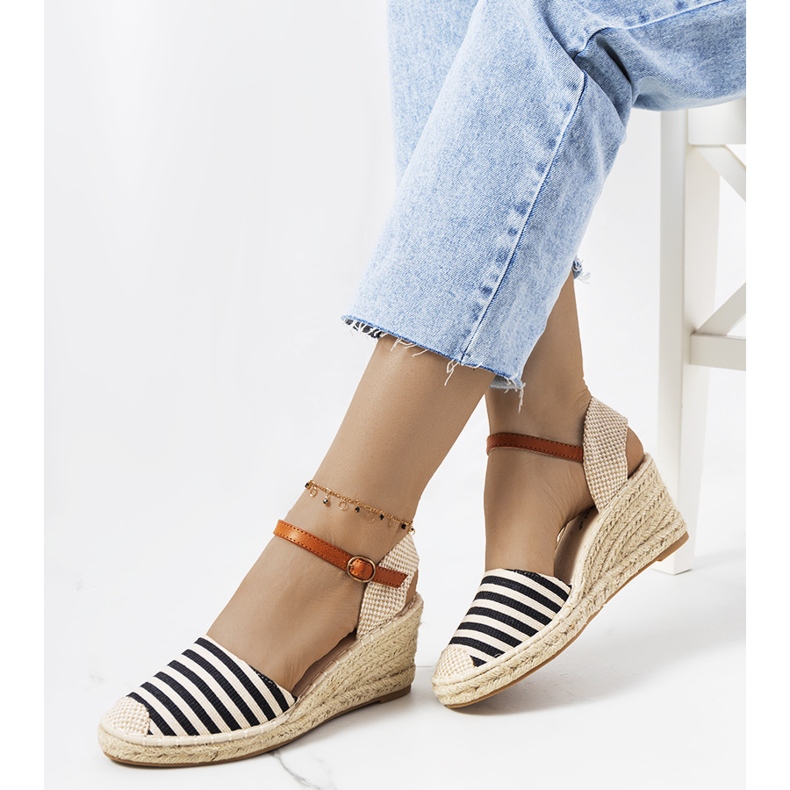 Schwarze Espadrilles auf dem Garvan Wedge beige 2