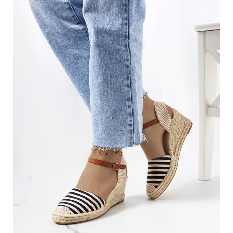 Schwarze Espadrilles auf dem Garvan Wedge beige 1
