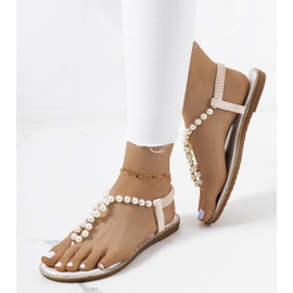 Beige Sandalen mit Tana-Perlen 2