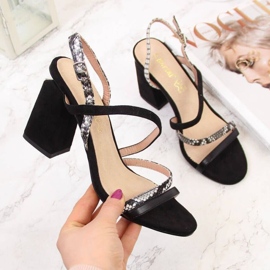 Schwarze Sandalen aus Schlangenleder in S.Barski 1