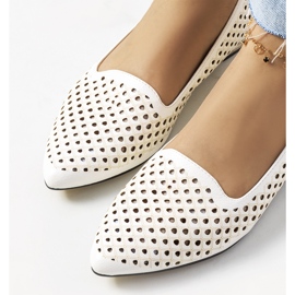 Cremefarbene durchbrochene Ballerinas von Jarrett ecru 1