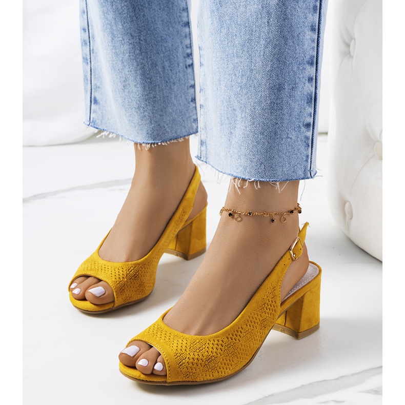 Gelbe durchbrochene Sandalen von Graco 1