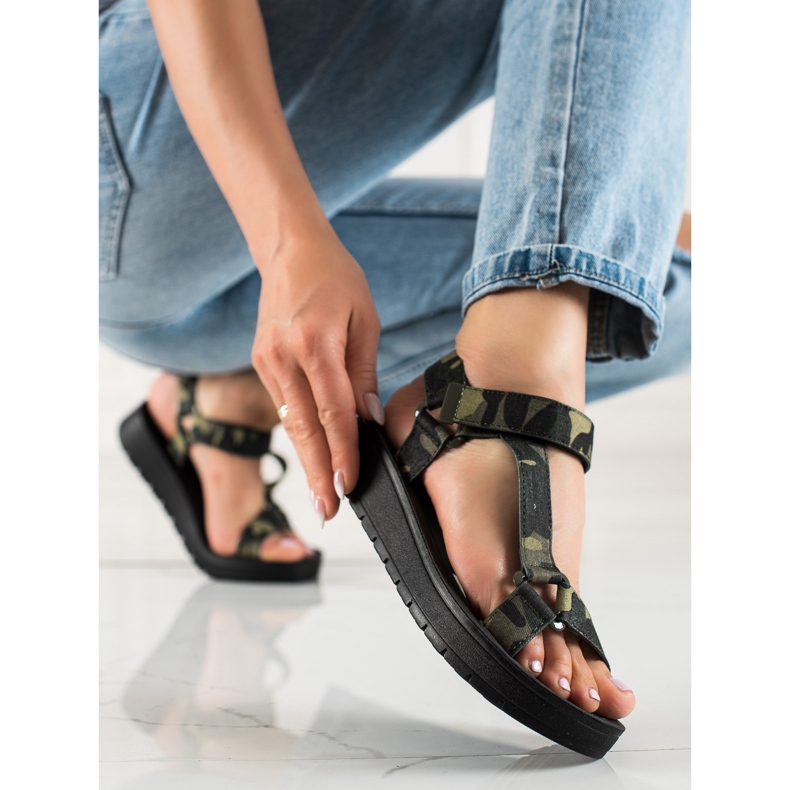 Cm Paris Moro Sandalen auf der Plattform grün 1