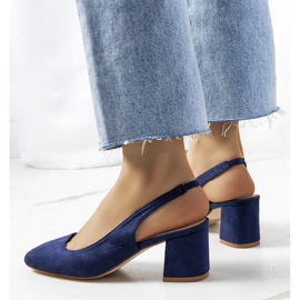 Marineblaue Pumps mit offenem Absatz von Panova 1