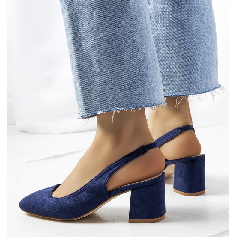 Marineblaue Pumps mit offenem Absatz von Panova 1