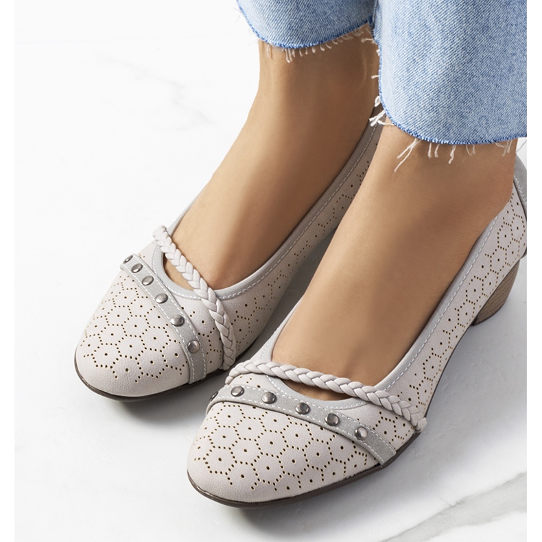 Graue durchbrochene Pumps von Hernandez 1