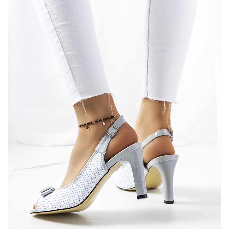 Graue Sandalen auf einem Usamov-Absatz weiß 1