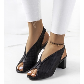 Durchbrochene Sandalen von Black Rush schwarz 1