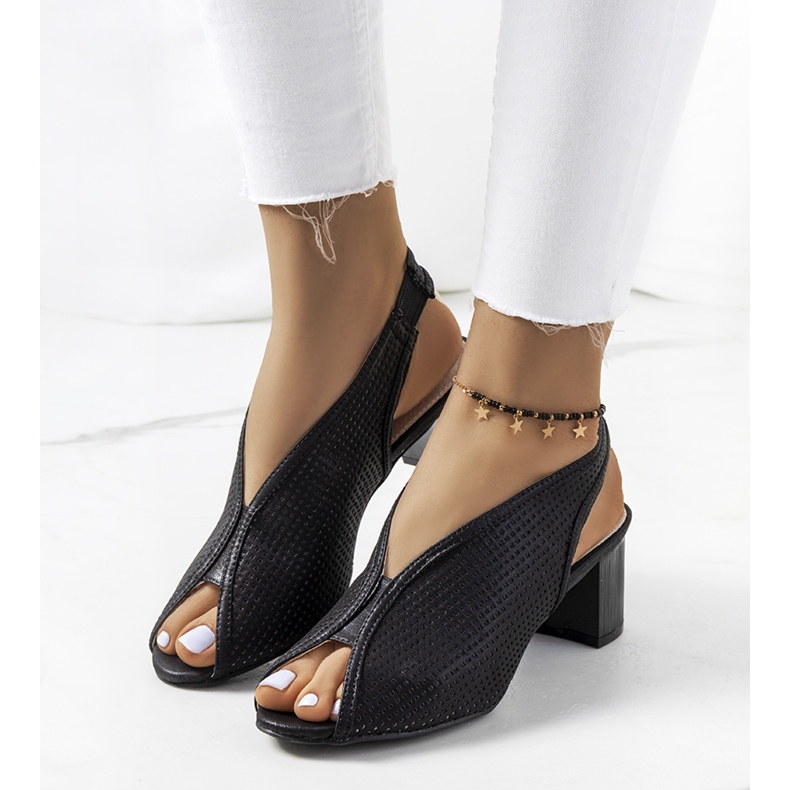 Durchbrochene Sandalen von Black Rush schwarz 1