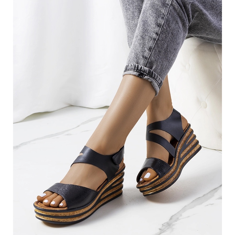 Schwarze Espadrilles auf Burley-Wedges 1