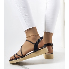 Kul. Schwarze Damensandalen 1