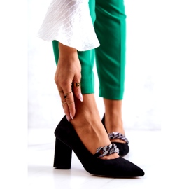 S.Barski Wildlederpumpen für Frauen mit einer schwarzen Kette 1