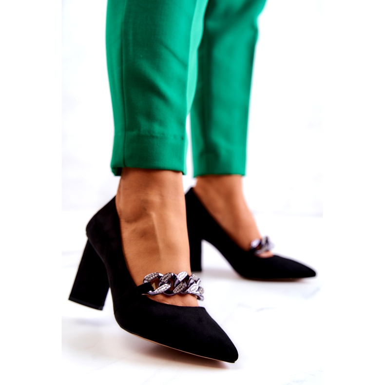 S.Barski Wildlederpumpen für Frauen mit einer schwarzen Kette 2