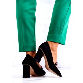 S.Barski Wildlederpumpen für Frauen mit einer schwarzen Kette 5