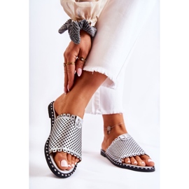 Vinceza Durchbrochene Damenpantoffeln mit silbernem Frottee-Ornament silber- 2