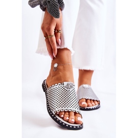 Vinceza Durchbrochene Damenpantoffeln mit silbernem Frottee-Ornament silber- 1