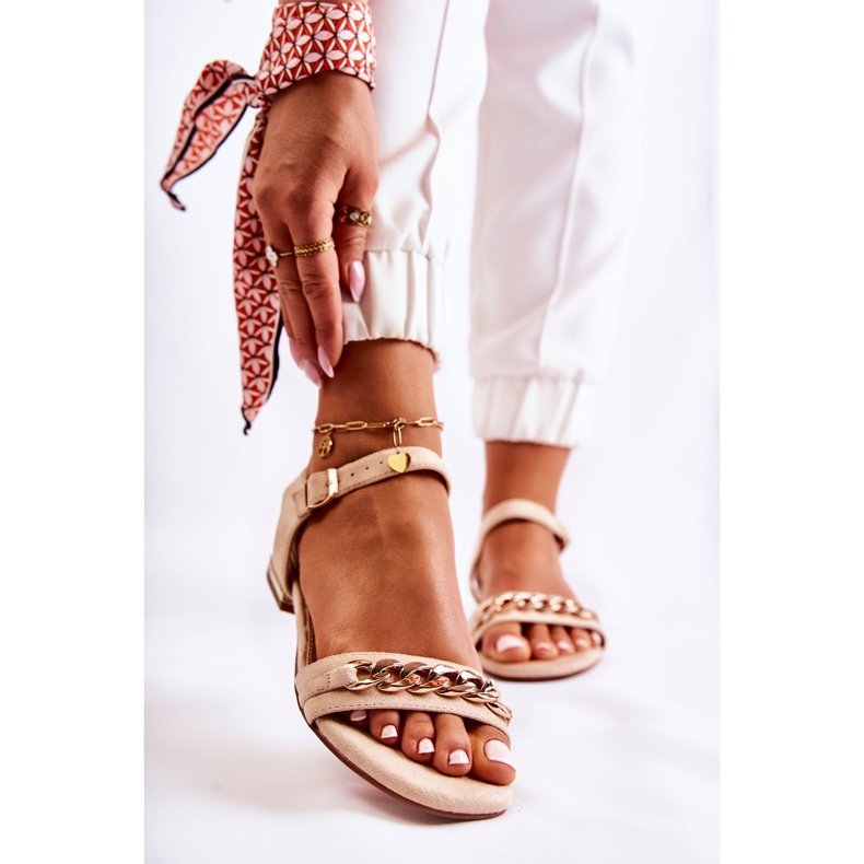 Vinceza Damensandalen aus Wildleder mit einer Kette Beige Norine golden 1