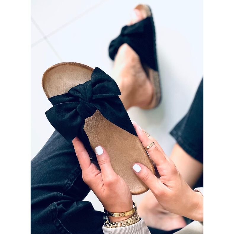 Korkpantoffeln mit lila-schwarzer Schleife 1