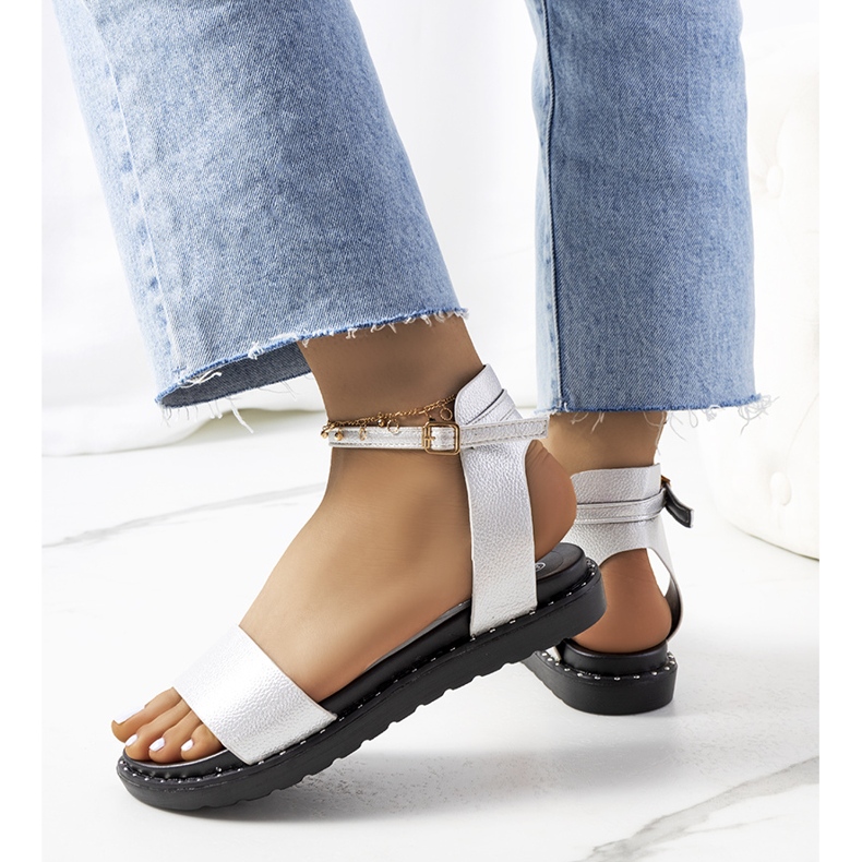 Weiße Damensandalen von Perunka 2