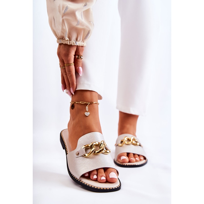 S.Barski Modische Hausschuhe mit einer Kette auf einem flachen Absatz Goldene Feinheit 1