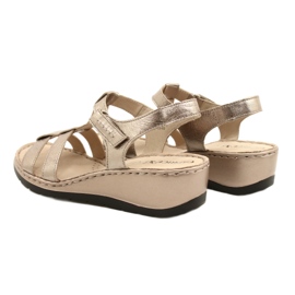 Komfort-Ledersandalen Caprice 28152-28 341 Taupe Metallic golden 4